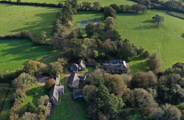 Boconnion Estate Sleeps up to 45