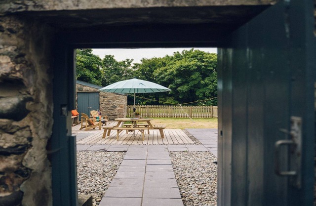 Bodfan Bach - an on the beach that sleeps 6 guests in 3 bedrooms