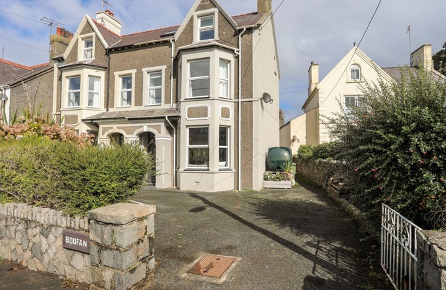 BODFAN - MORFA NEFYN, pet friendly, with a garden in Morfa Nefyn