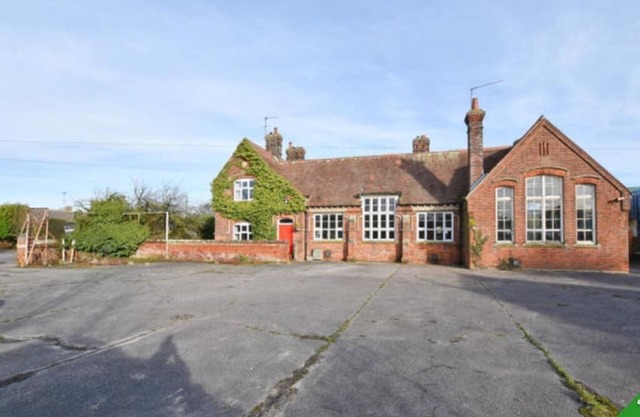 Bodham Halls - green door - 5 bed