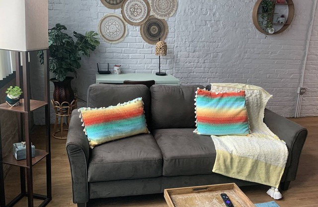 Bohemian Enclave- Short Walk to McCormick/Wintrust