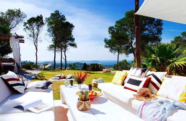 Bohemian Luxury Living in exclusive king of hill estate