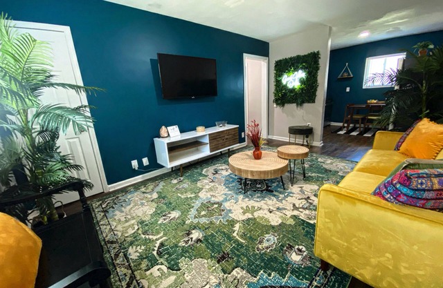 Bohemian Hideaway: 2 bed/1 bath. 2 mins from ATL!
