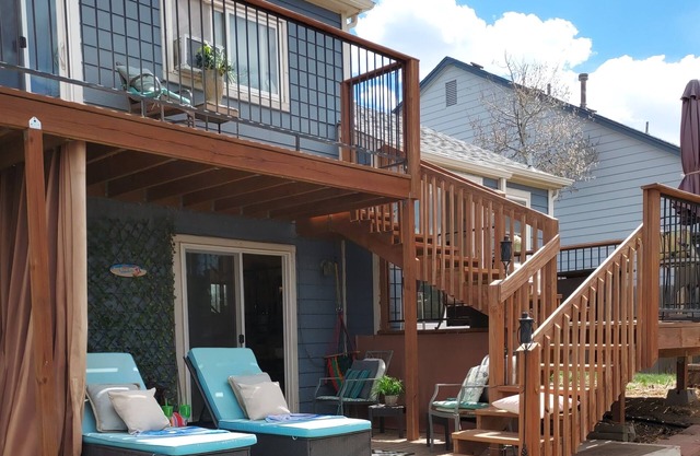Boho Comfort & Mountain View! Your pup wants u to bring em to the BEST dog park!