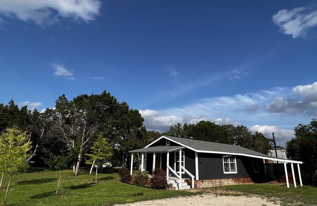 Boho Cottage at the Guadalupe River - Recently Remodeled
