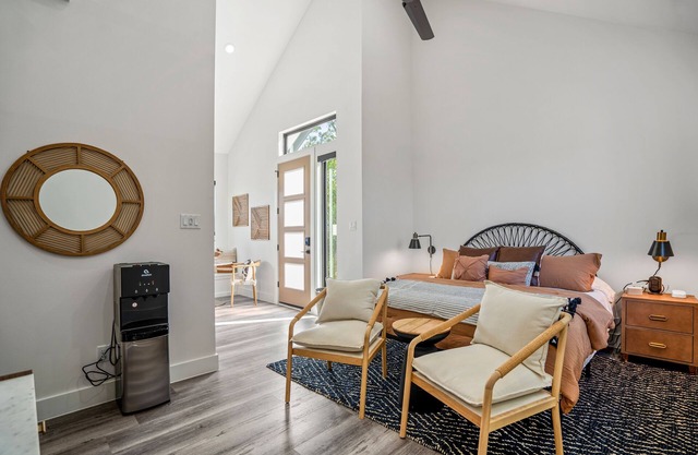 Boho Lodge Studio @ East Downtown