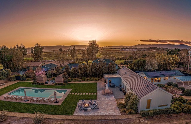 Boho Mod Farmhouse Estate Sonoma Pool Spa Bocce Close to Napa