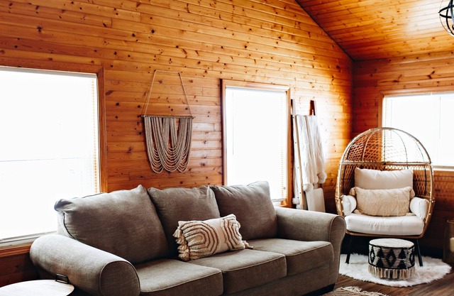 Boho Cottage between Devils Lake and Round Lake