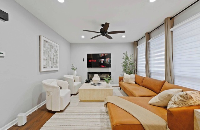 Bolingbrook 4B 2ba Sleeps 8| LCP Collection