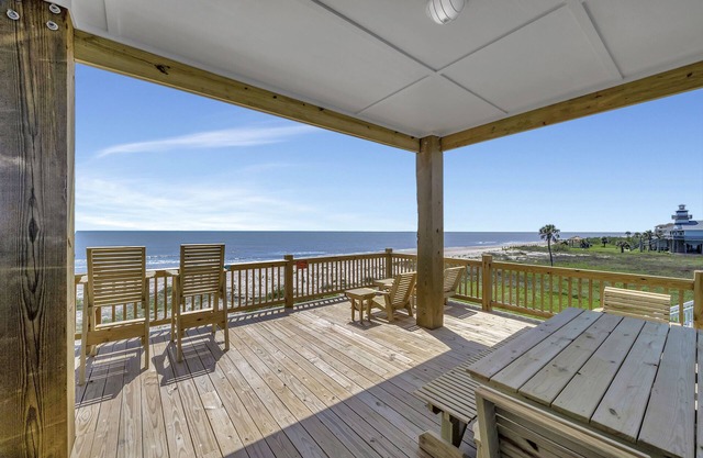 "Bolivar Beachfront Bliss" Beachfront home 5 bedroom 4.5 bath Cargo Lift