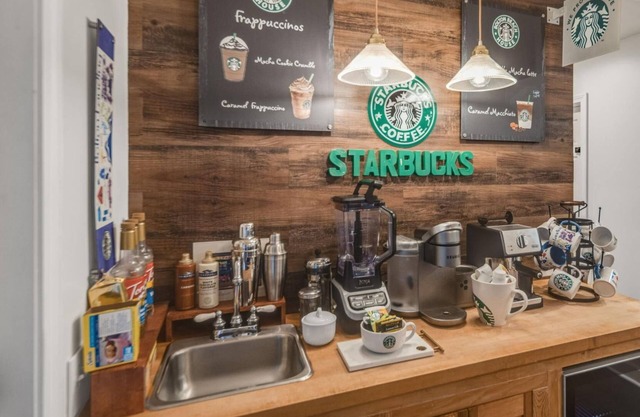 Bolton Beach House|8 beds|Hot Tub|Lake Access|Pet Friendly|