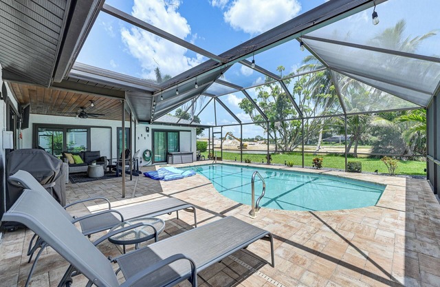 Bonita Springs Home w/Lake Views: 8 Mi to Beach!