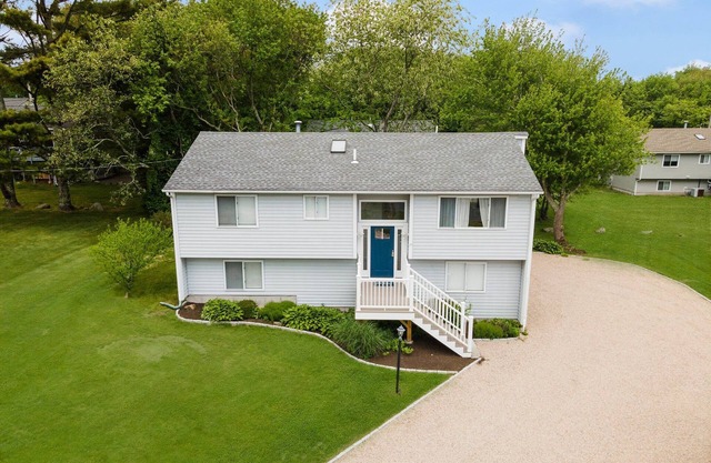 Bonnet Shore House 4 mi. to Narragansett Town Beach, 20 minutes to Newport, A/C