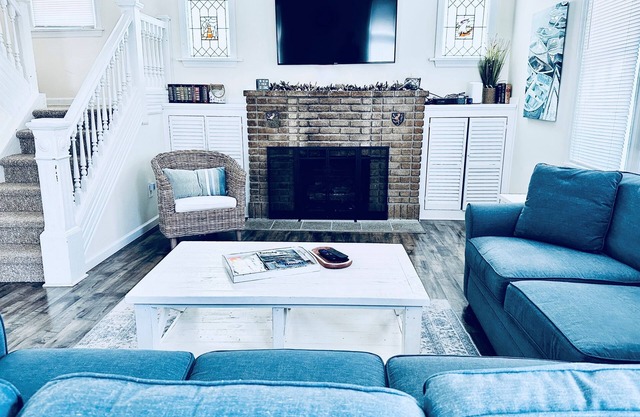 Book 2, Stay 3—Extra Night’s On Us! Sleeps 12, Dog Friendly, Quick Uber to A/C