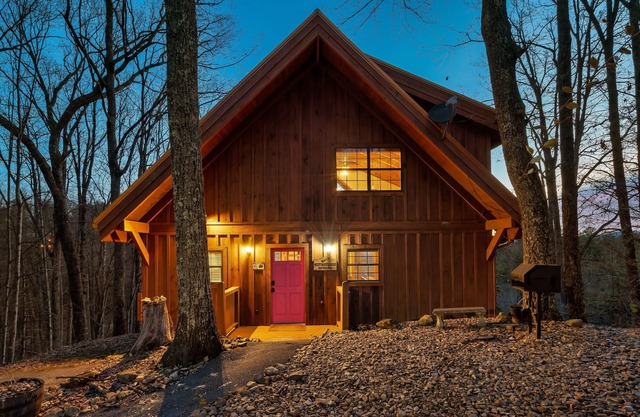 Book Early! Popular Mountain Top Cabin l Smokys