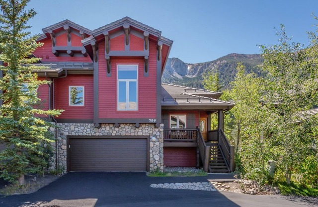 Book for Fall! Spacious Mountain Townhome with Pool Table, Foosball, and Amazing