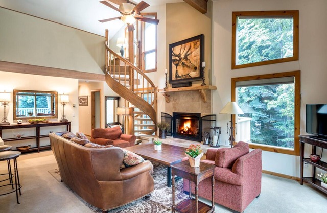 Book Now for Summer! Luxurious Townhome Steps from Warm Springs with Private Hot Tub, and Firepit