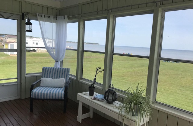 Book Now. Ocean front getaway cottage/house near Cap-Pelé