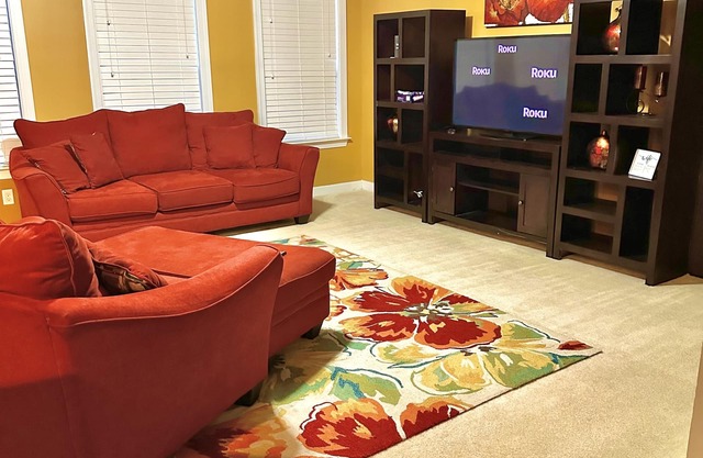 Book Now: Spacious & Comfy 4 Bedroom Home in University - Free Parking & WiFi!"