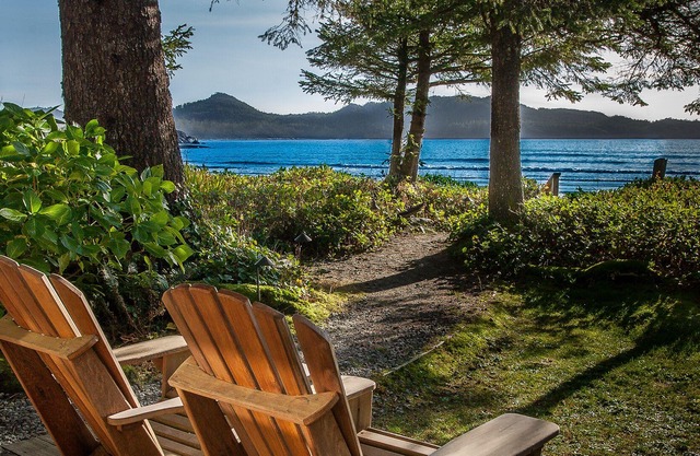 Book your beachfront holiday on Chesterman Beach today!