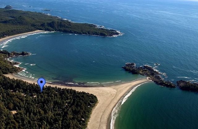 Book your Chesterman Beach Cottage 90 feet to the Beach today!