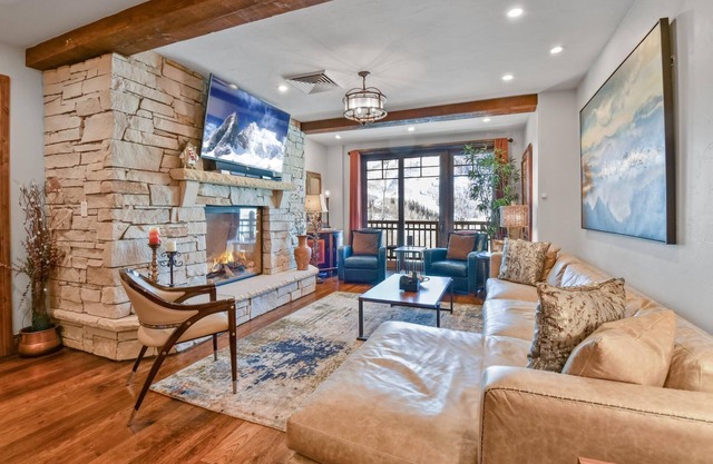 Book Your Ski Trip Today! Comfortable Ski condo, Silver Strike #203, with amenity access