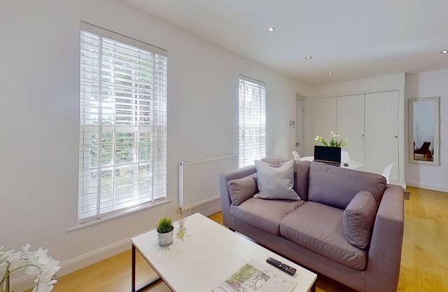 BookedUK: Cosy but spacious apartment