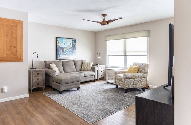 Boomerang Home Rentals - # 4au-L