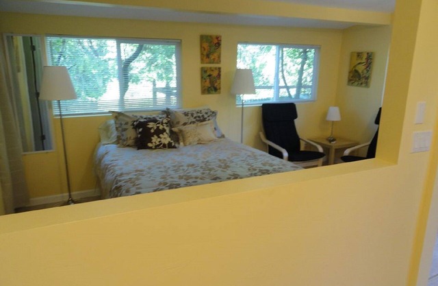 Boonvilla Cottage, cosy wine country cottage (Sleeps 2 persons minimum/maximum)