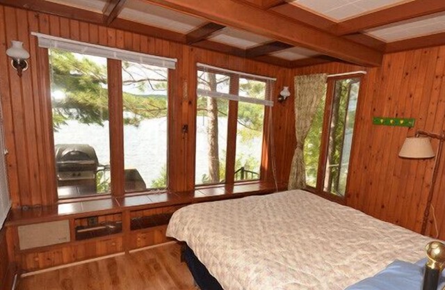BOOTH LANE - 3 Bedroom Waterfront Cottage: nAVAILABLE:nJULY 26TH-AUGUST 2ND!