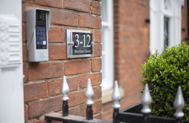 Bootham House Apartment 7 - sleeps 6 guests in 2 bedrooms
