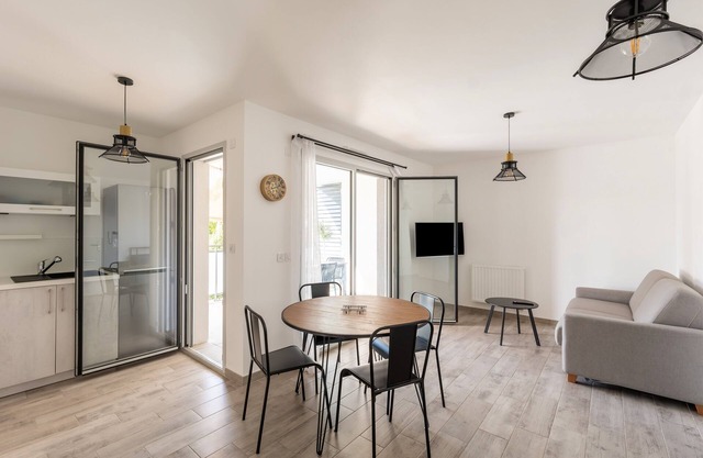 Borely - One Bedroom Apartment, Sleeps 4