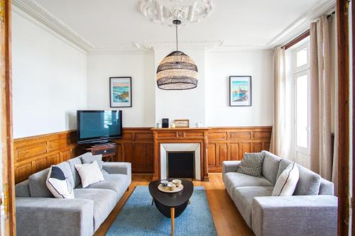 -BOSCO- Elegant T3 avec balcon et vue sur le port