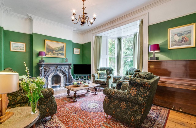 Boslandew House - Seven Bedroom House, Sleeps 12