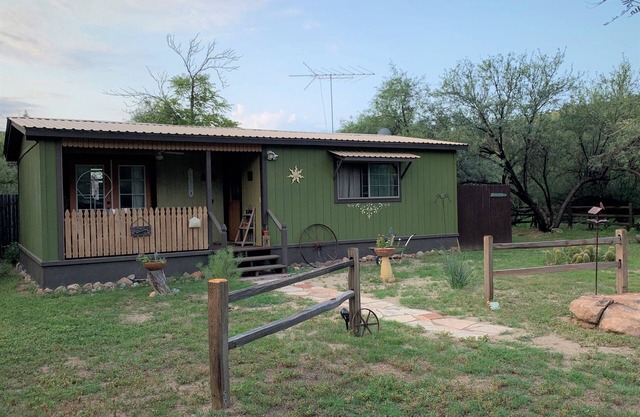 BOSQUES BUNGALOW A birder's delight! Near Wickenburg, AZ 1 of 3 casitas