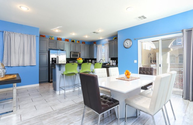 Bossy Blue Moon. 3 bedroom. 3.5 bath