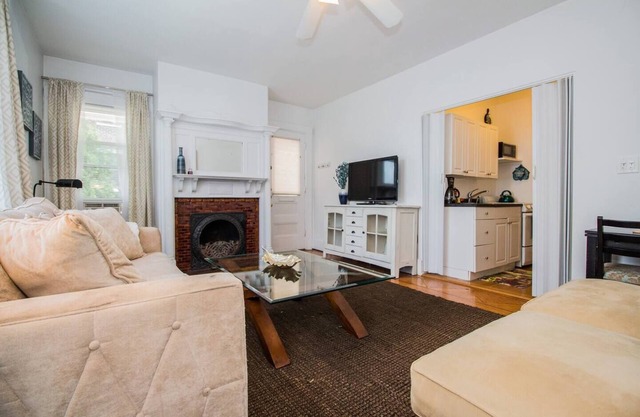 Boston Condominium, first floor easy access to MBTA