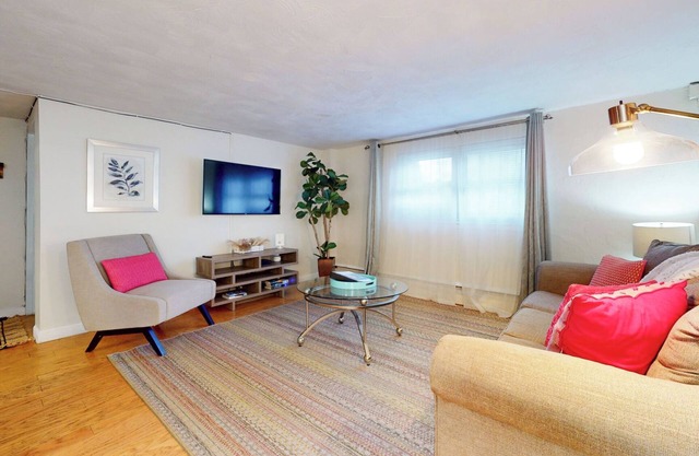 Boston vacation,Longwood Medical,mins to MBTA,pkg