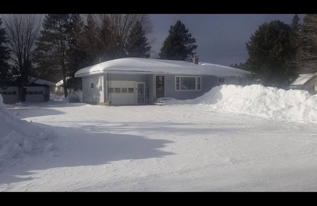 Bottland Rental direct access to Snowmobile/UTV trails 1 block from Lake Gogebic