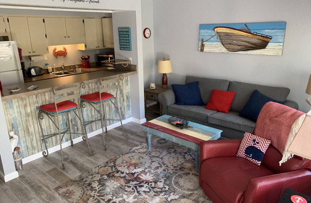 Bottom Level Beachside Condo (1 BR-King) & sleeper. Sleeps 4, Thomas Drive.