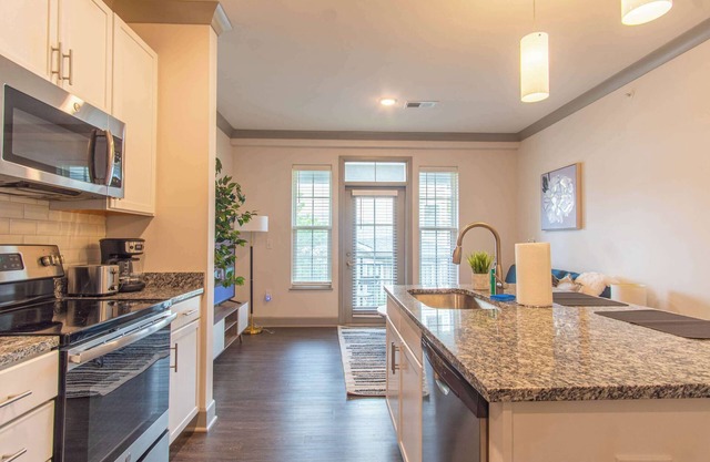 Boulevard Stays Comfy 1BR Haven Pool, Free Parking & Cozy Details