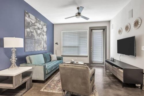 Boulevard Stays Elegant 1BR Pool Gym Parking