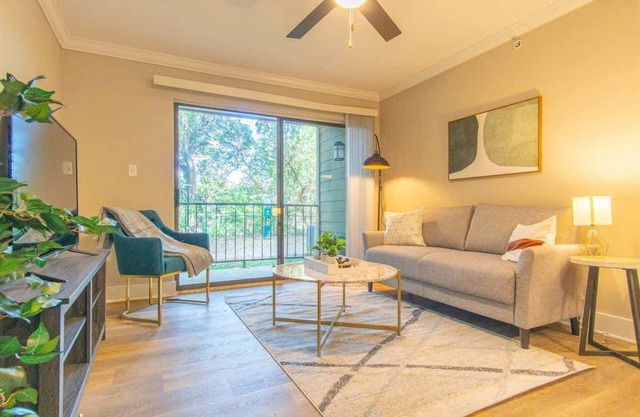 Boulevard Stays Luxury 1BR King Suite Parking Pool