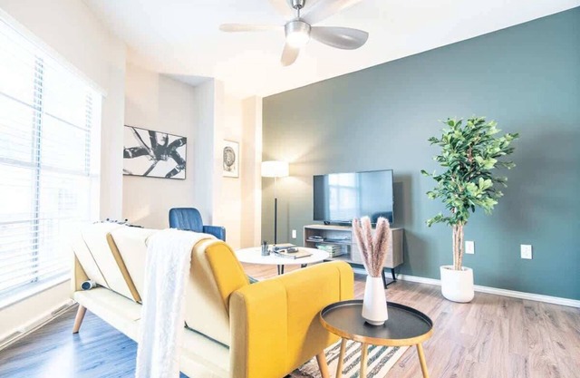Boulevard Stays Tranquil 1BR King Suite Pool, Parking & Gym 01