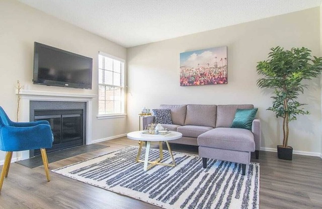 Boulevard Stays Tranquil 1BR King Suite Pool, Gym, Parking 01