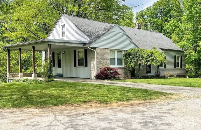 Bourbon Belle of Bardstown - Charming home just a 9 minute walk into downtown!