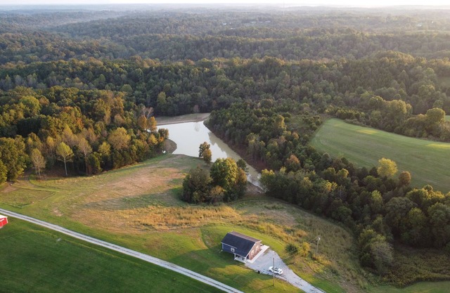Bourbon Country Cottage Newly renovated in the country with amazing views