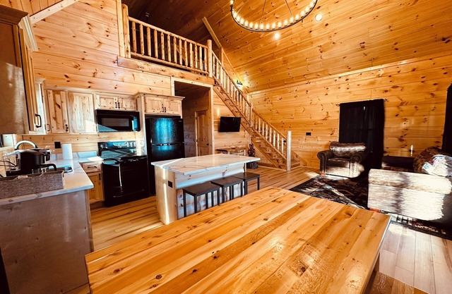 Bourbon Retreat With Hot Tub 9