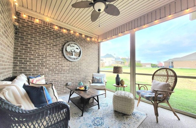 Bourbon trail home w/screened-in porch & firepit near Louisville
