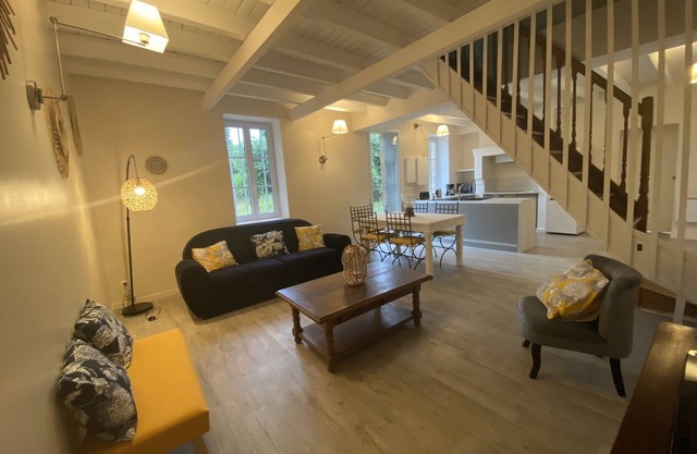 Bourbonnaise house ideally located and quiet.